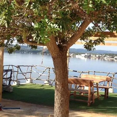 Hébergement de vacances 4 Bedrooms Property At Fornells 100 M Away From The Beach With Shared Pool And Wifi