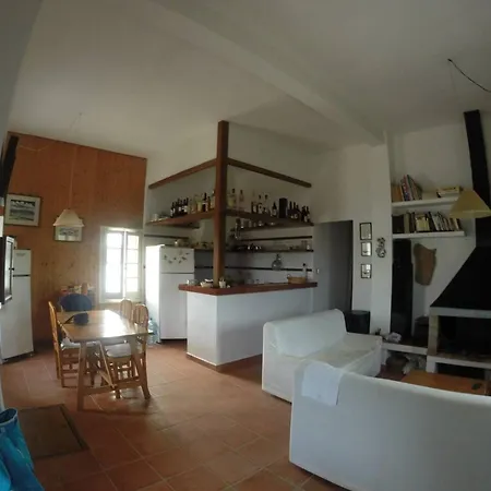 Hébergement de vacances 4 Bedrooms Property At Fornells 100 M Away From The Beach With Shared Pool And Wifi Fornells (Menorca)